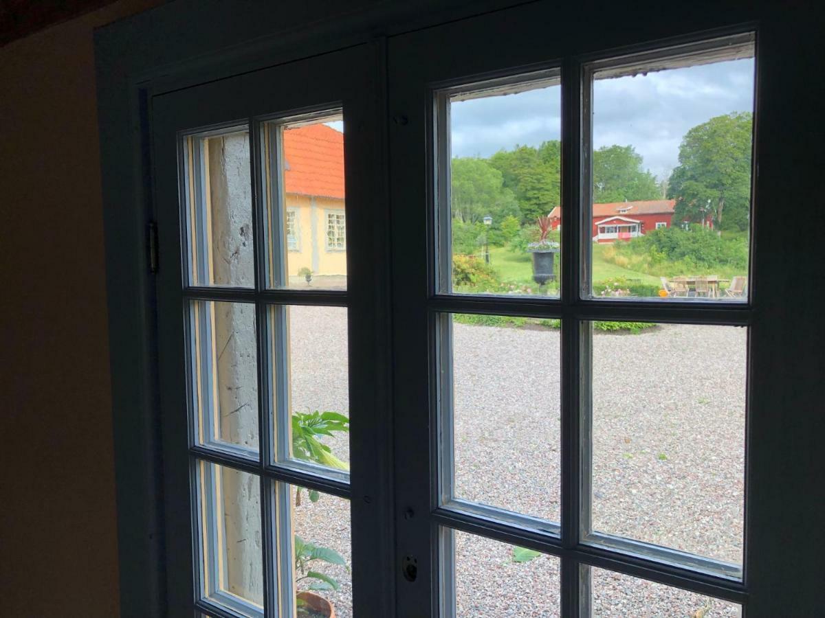 Old Wing Villa Enköping Екстериор снимка